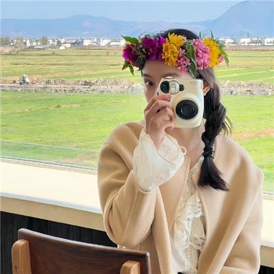 四个孩子走进银行